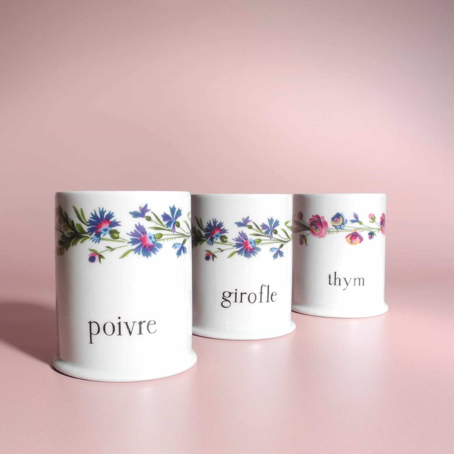 Vintage set of porcelain pots with floral design - French Address