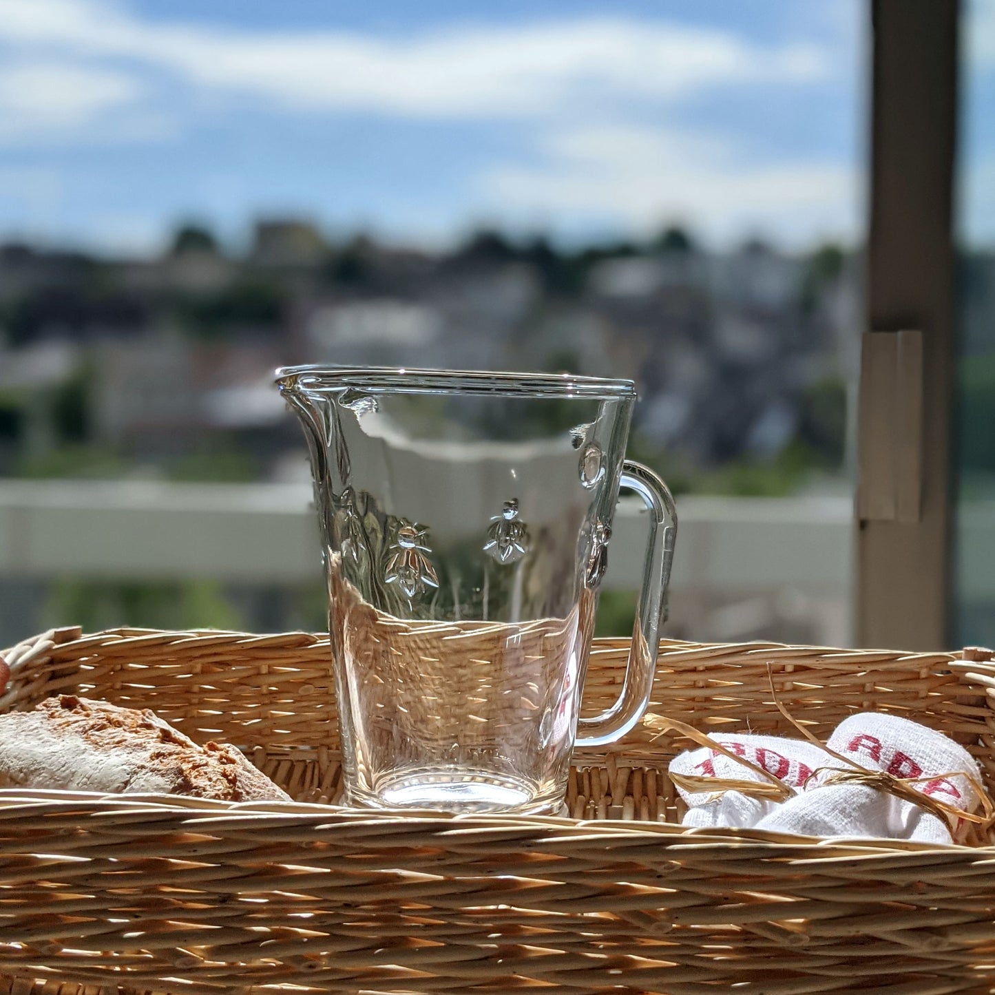 Bee glass pitcher - French Address