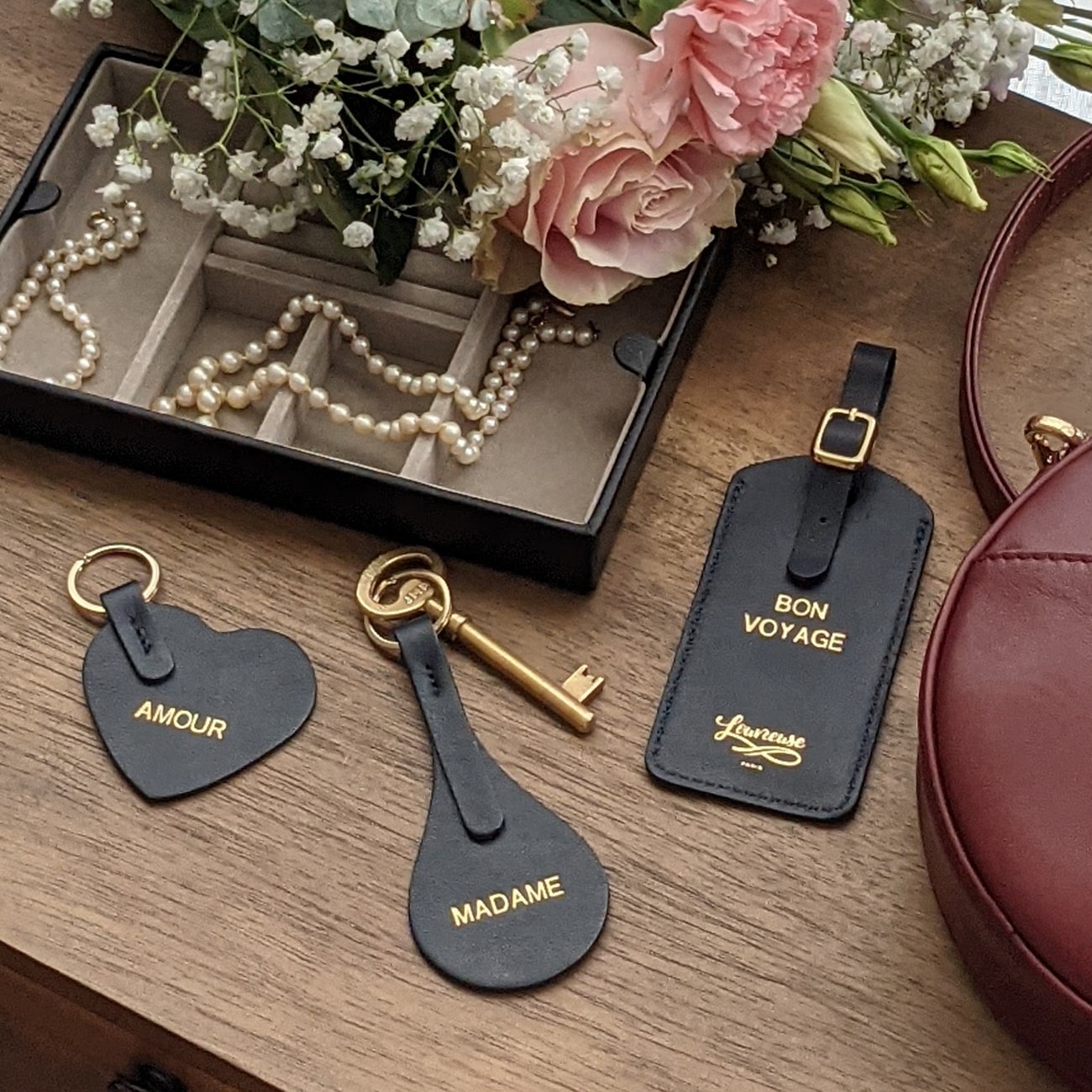Leather keychain Madame - dark blue - French Address