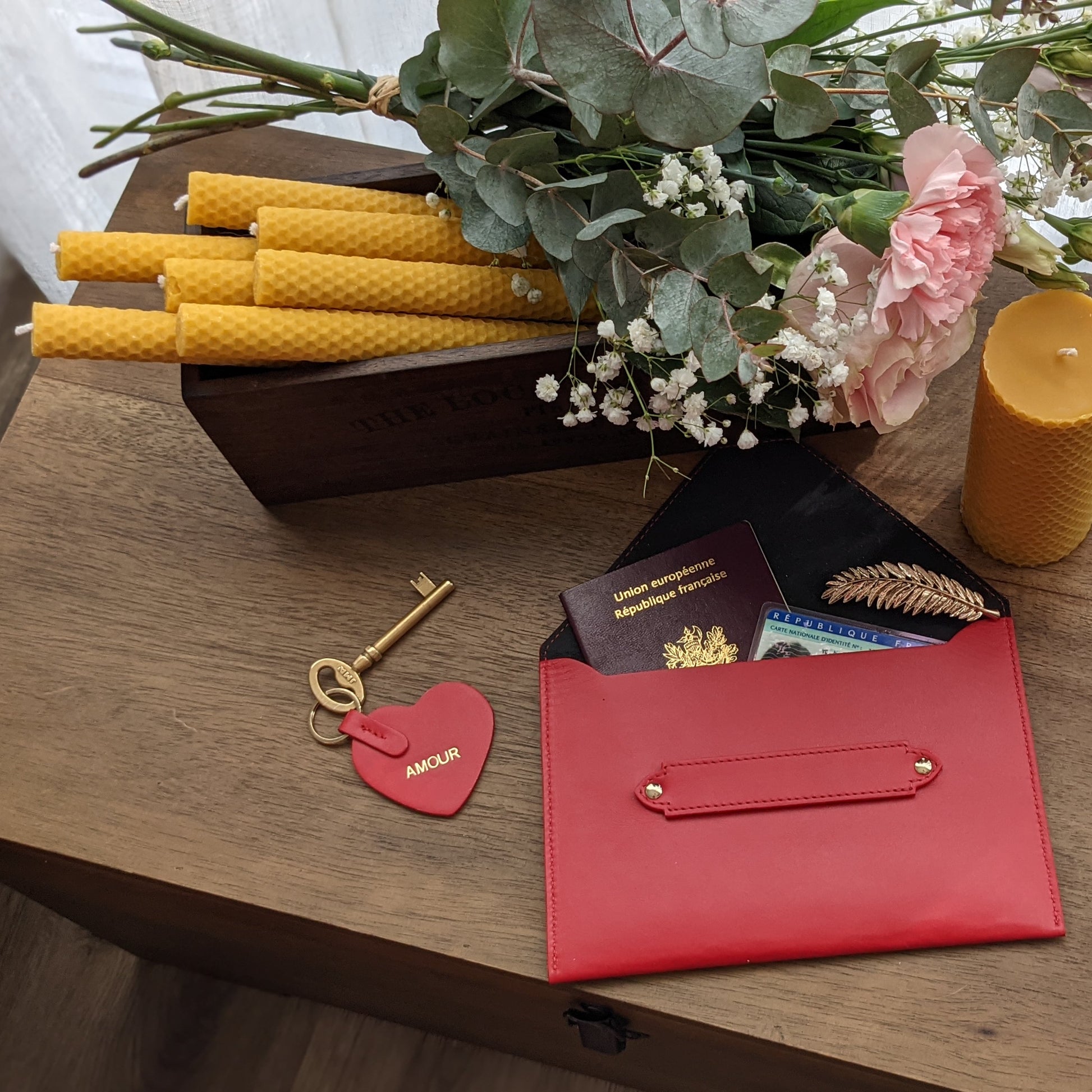 Leather keychain Love - red - French Address